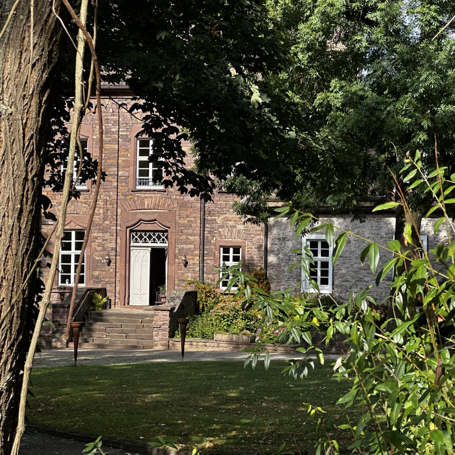 Burg II: Burg Herstelle. Näher sind wir leider nicht rangekommen.