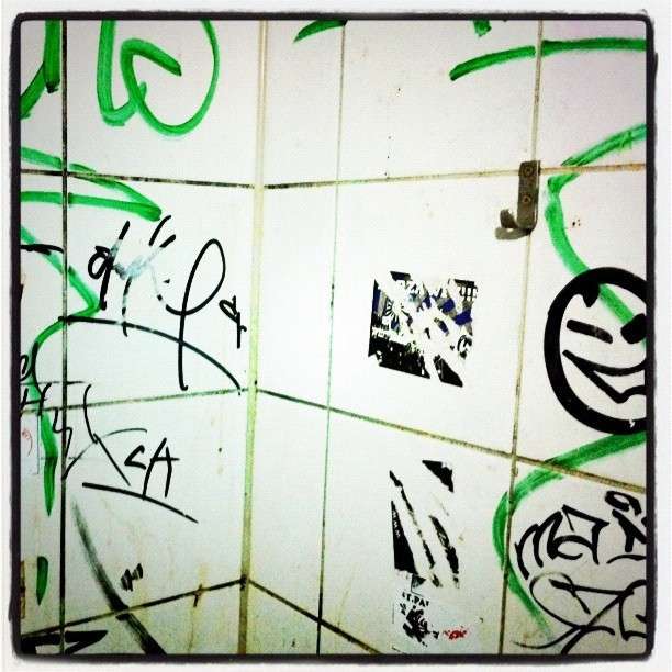 Twitter die Klowände des Internets? @wikigeeks_de