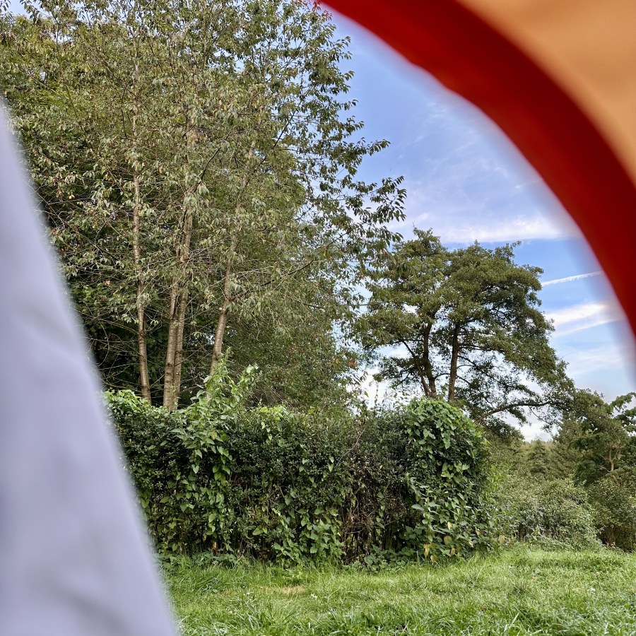 Der Blick am Morgen hat die Tröpfchenattacken der Zeltwand in der Nacht wieder wett gemacht.